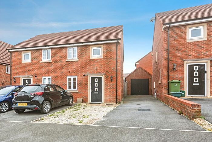 3 Bedroom Semi Detached House For Sale In Tubb Way, Basingstoke, Hampshire, RG24