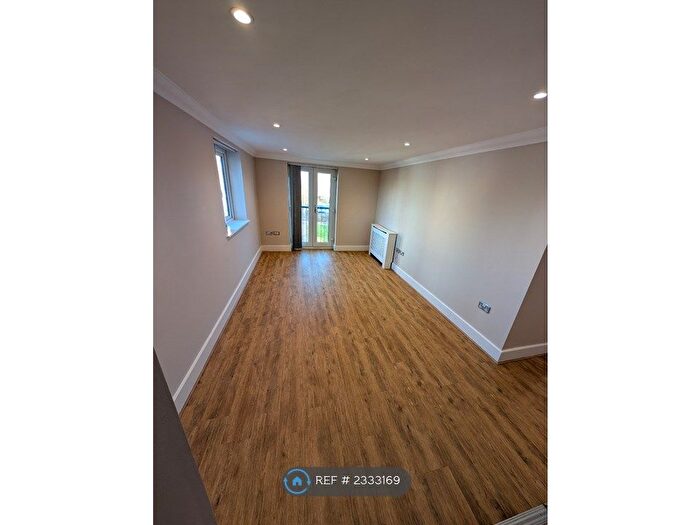 2 Bedroom Flat To Rent In New Street, Chelmsford, CM1