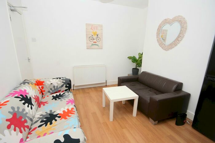 4 Bedroom Terraced House To Rent In Gladstone Road, Exeter, EX1