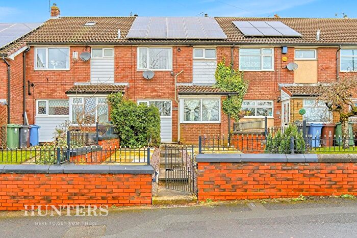 3 Bedroom Town House For Sale In Waverley Street, Oldham, OL1