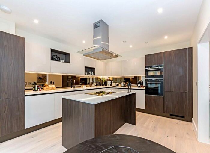 1 Bedroom Flat For Sale In Oak Hill Road, Surbiton, KT6