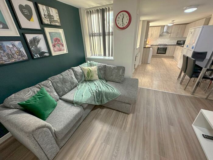 5 Bedroom Terraced House To Rent In Adelaide Road, L7