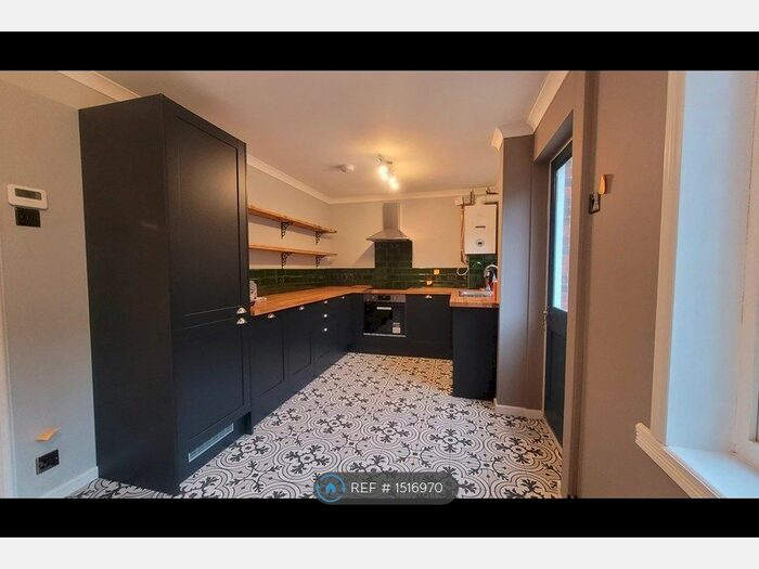 3 Bedroom Semi-Detached House To Rent In Bevan Close, Southampton, SO19