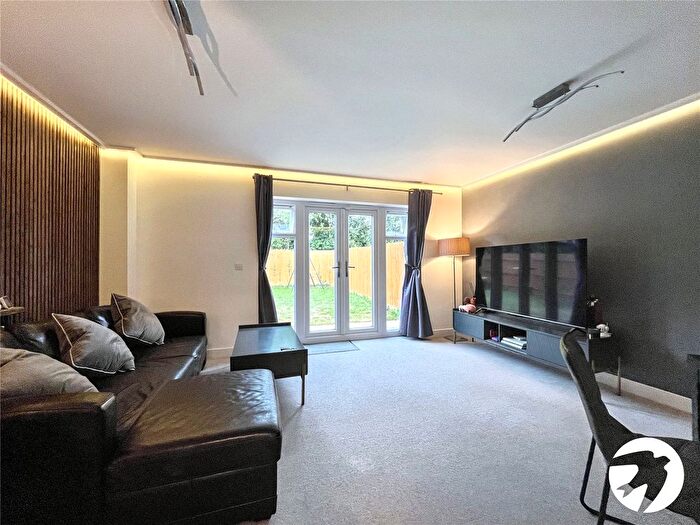 3 Bedroom Semi-Detached House For Sale In Haffenden Avenue, Sittingbourne, Kent, ME10