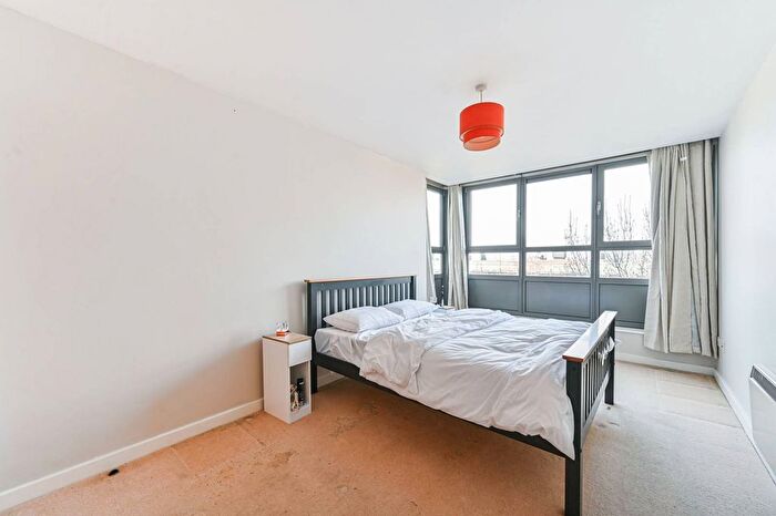 1 Bedroom Flat To Rent In New Park Road, Brixton Hill, London, SW2