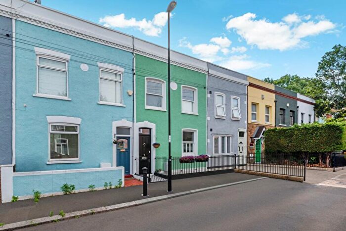 3 Bedroom Terraced House For Sale In Watlington Grove, London, SE26