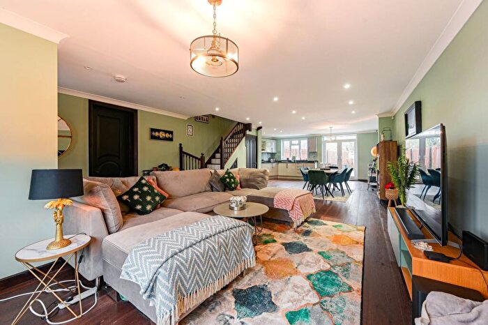 4 Bedroom Semi Detached House For Sale In Burnt Ash Lane, Bromley, BR1