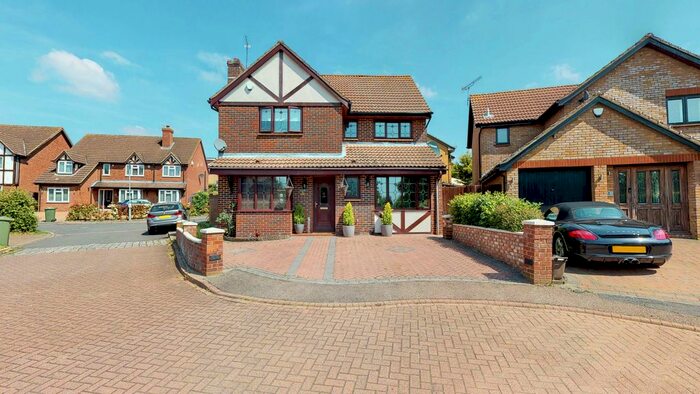4 Bedroom Detached House To Rent In Yew Close, Cheshunt, EN7