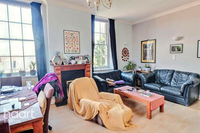 2 Bedroom Flat For Sale In Barkleys Hill, Bristol, BS16