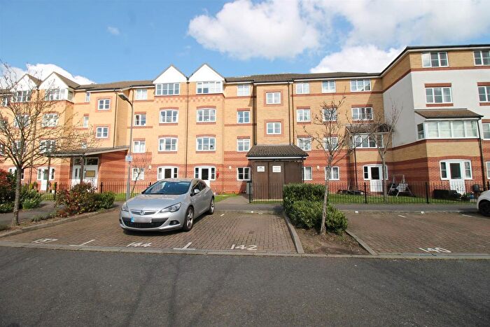 2 Bedroom Flat To Rent In Peatey Court, Princes Gate, HP13