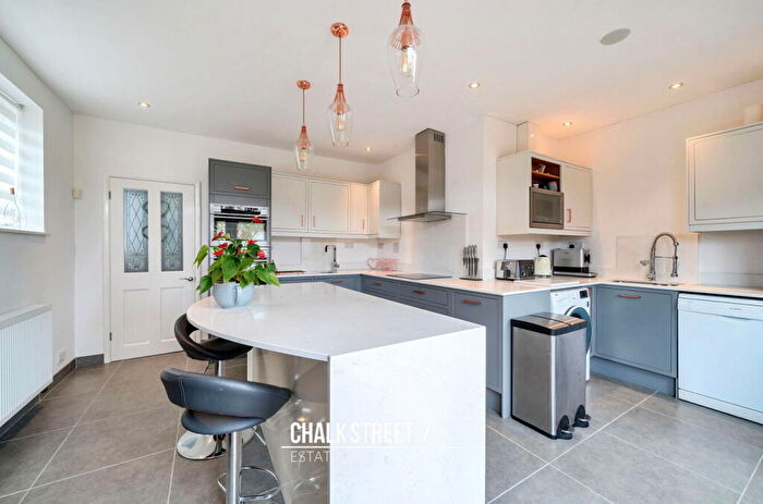 4 Bedroom Detached Bungalow For Sale In Babington Road, Hornchurch, RM12