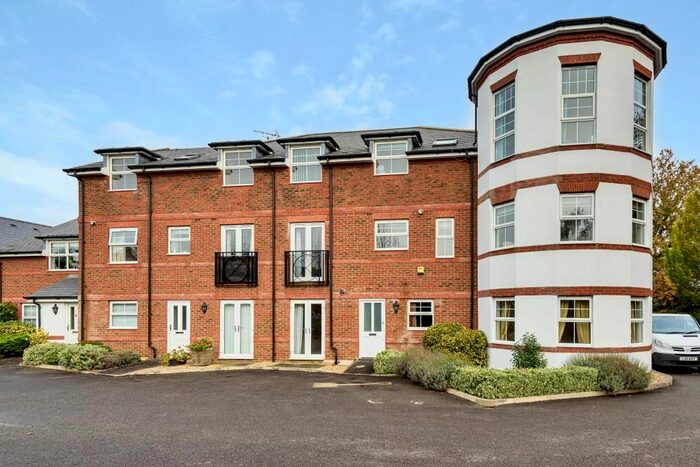 2 Bedroom Flat To Rent In Maidenhead, Berkshire, SL6