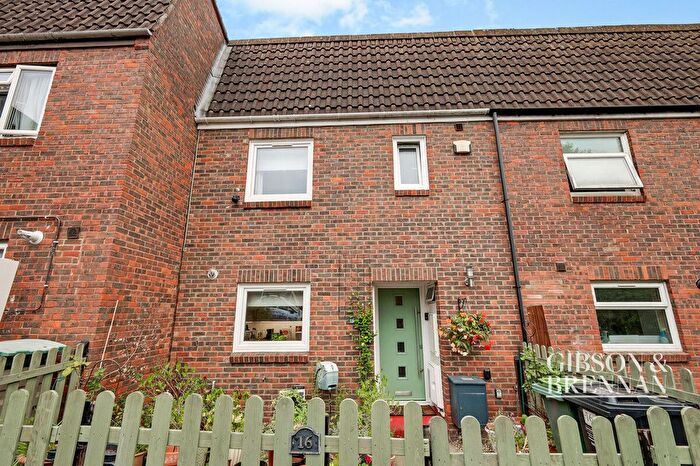 3 Bedroom Terraced House For Sale In Rowenhall, Basildon, SS15