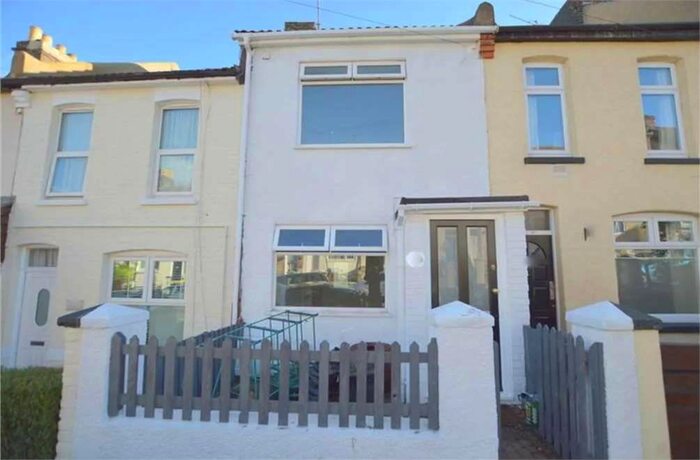 3 Bedroom Terraced House To Rent In Gordon Road, Chatham, ME4
