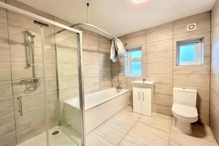 3 Bedroom Property To Rent In Havering Road, Romford, RM1