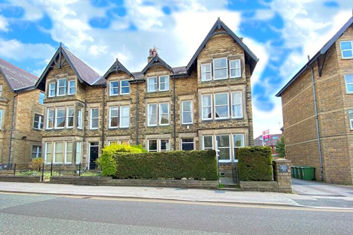 2 Bedroom Apartment To Rent In East Parade, Harrogate, HG1