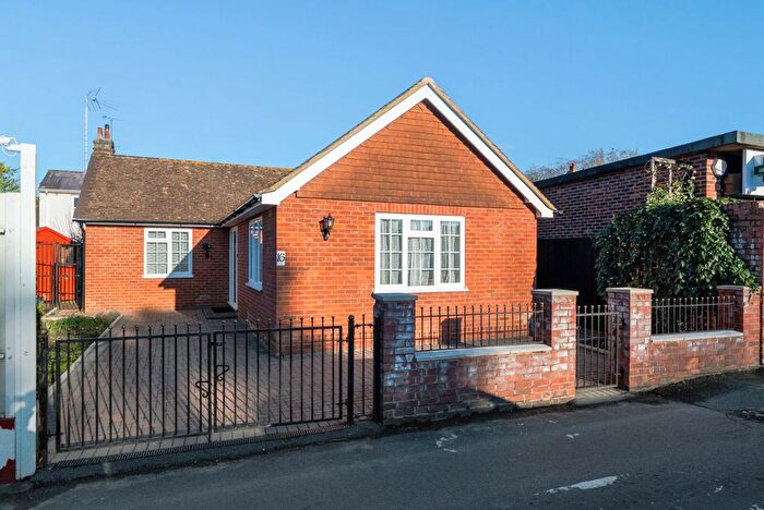 2 Bedroom Bungalow For Sale In Back Lane, Richmond, TW10