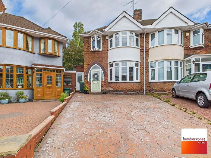 3 Bedroom Semi-detached House For Sale In Park Avenue, Oldbury, B68