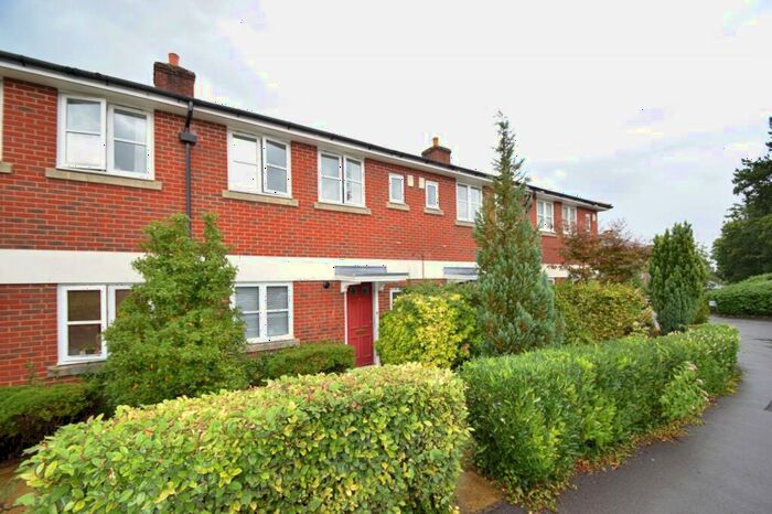 3 Bedroom Terraced House To Rent In Fulflood, SO22