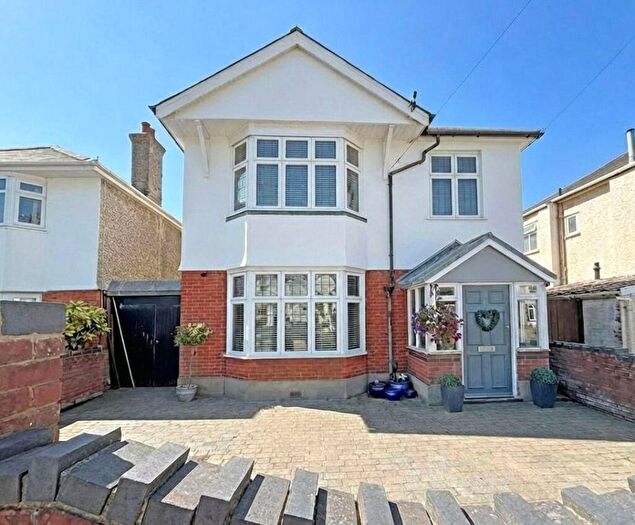 4 Bedroom Detached House For Sale In Heatherlea Road, Bournemouth, Dorset, BH6