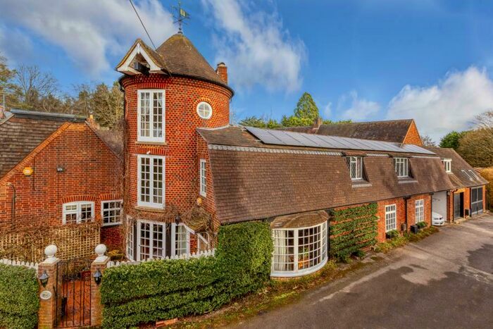 3 Bedroom Cottage For Sale In Sunninghill, Berks, SL5