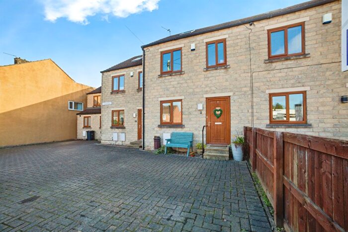 3 Bedroom Town House For Sale In Cromwell Court, Higham, Barnsley, S75