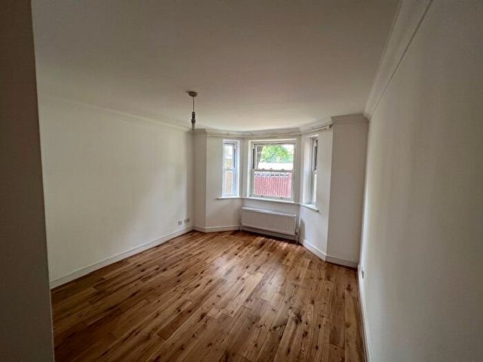 2 Bedroom Flat To Rent In Croxted Road, London, SE21