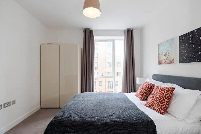 2 Bedroom Apartment To Rent In Monarch Square London, SW11