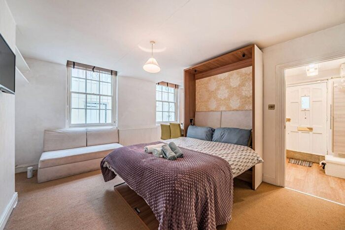Studio For Sale In Cambridge Street, Pimlico, London, SW1V