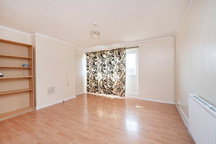 3 Bedroom Maisonette To Rent In Villiers Close, Leytonstone, London, E10