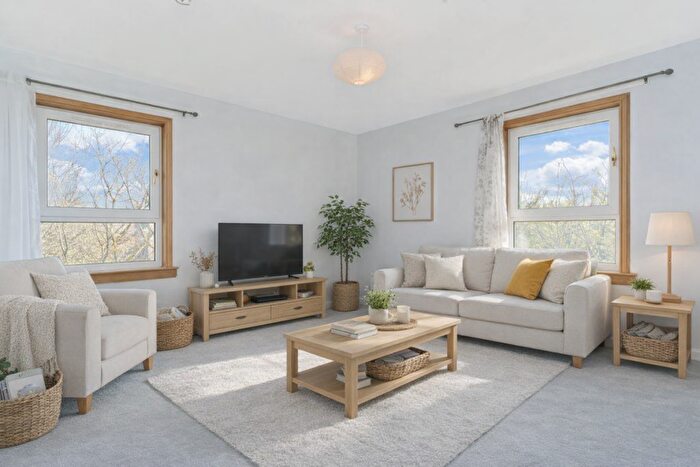 2 Bedroom Flat To Rent In , Kingsknowe Court, Edinburgh, EH14