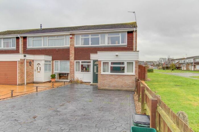 4 Bedroom Semi-Detached House To Rent In Adelaide Drive, Colchester, CO2