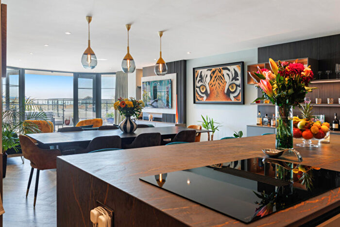 4 Bedroom Apartment For Sale In East Overcliff Drive, Eastcliff, Bournemouth, Dorset, BH1