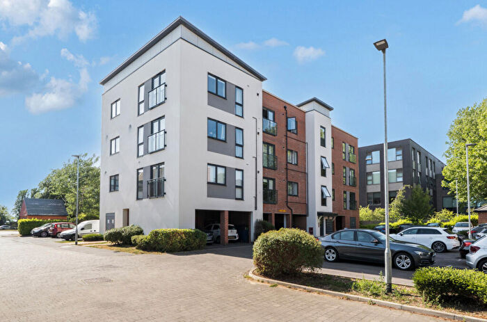 2 Bedroom Apartment For Sale In Elvian Close, Reading, Berkshire, RG30