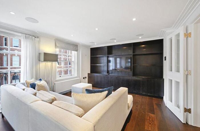 2 Bedroom Flat To Rent In Hertford Street, Mayfair, London, W1J