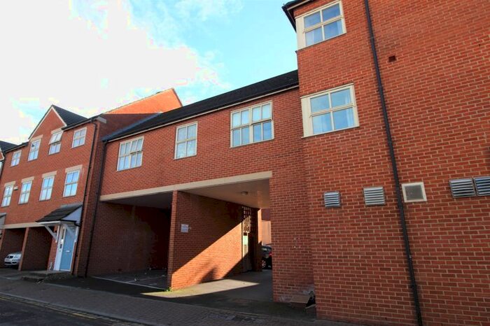 2 Bedroom Flat To Rent In Cricklade Road, Swindon, SN2