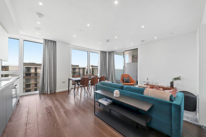 3 Bedroom Flat To Rent In 4, Fortunes Walk, London E20