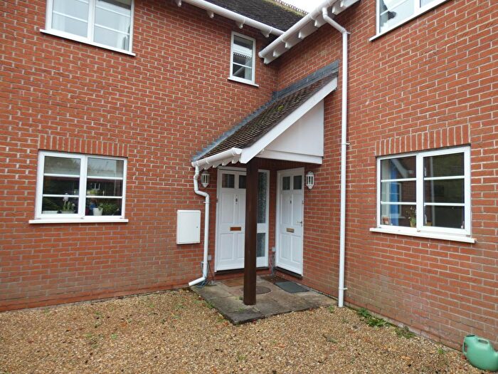2 Bedroom Maisonette To Rent In Rougemont Close, Salisbury, SP1