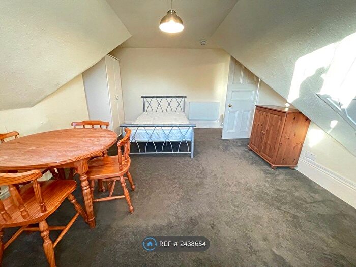 Studio To Rent In Warley Hill, Warley, Brentwood, CM14