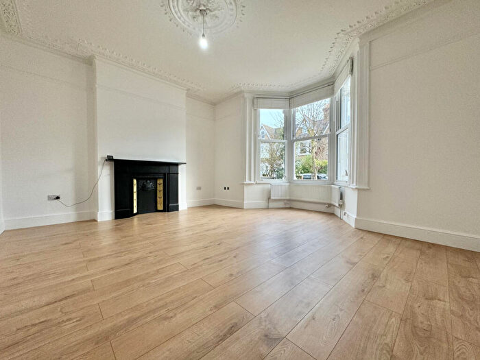 2 Bedroom Flat To Rent In Shaftesbury Road, N19