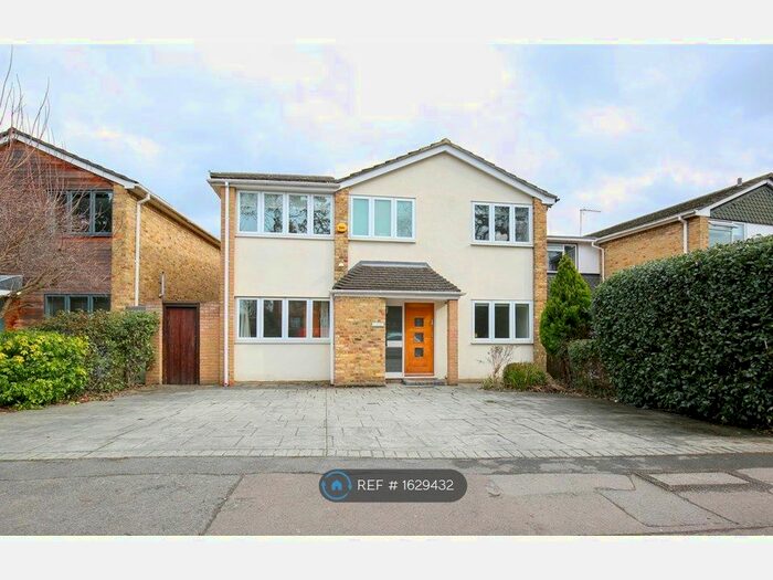 4 Bedroom Detached House To Rent In Bycullah Road, Enfield, EN2