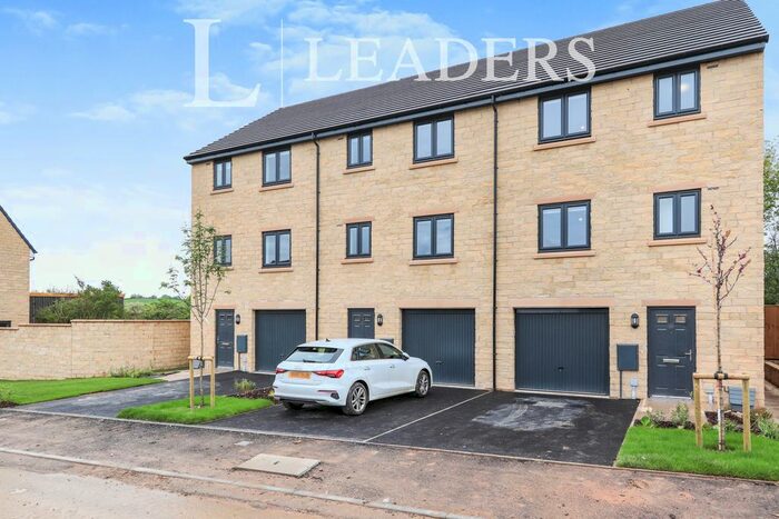 4 Bedroom Town House To Rent In Coney Green Road, Clay Cross, Chesterfield, S45