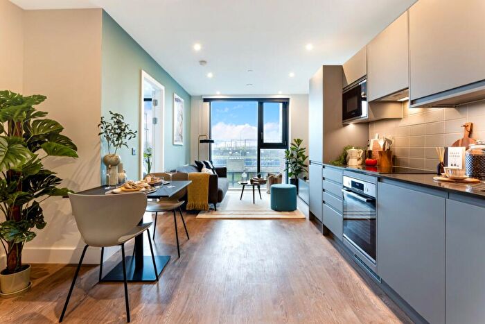 1 Bedroom Flat To Rent In Whitehall, Leeds, West Yorkshire, LS12