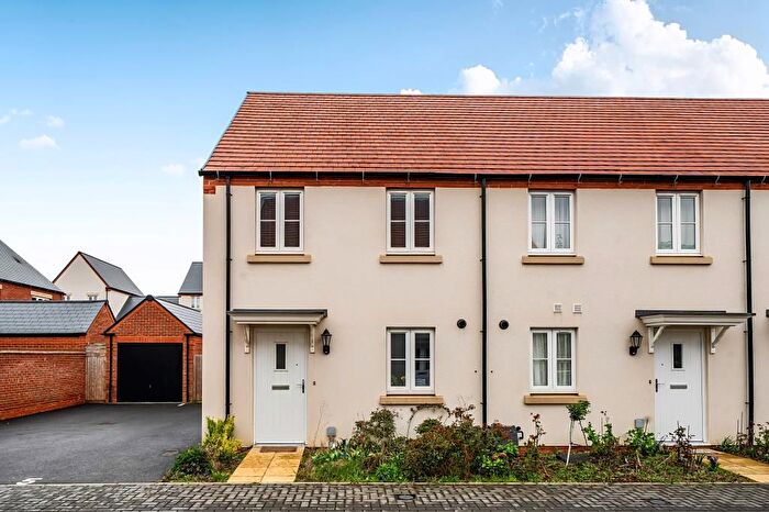 2 Bedroom End Terrace House For Sale In Taunton Road, Kingsmere, Oxfordshire, OX26