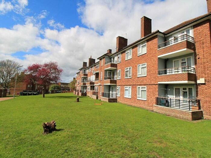 1 Bedroom Flat For Sale In Hungerford House, Romford, RM3
