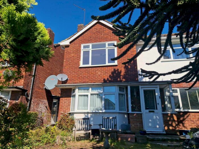 3 Bedroom Maisonette To Rent In Shurblands Close, Chigwell, IG7
