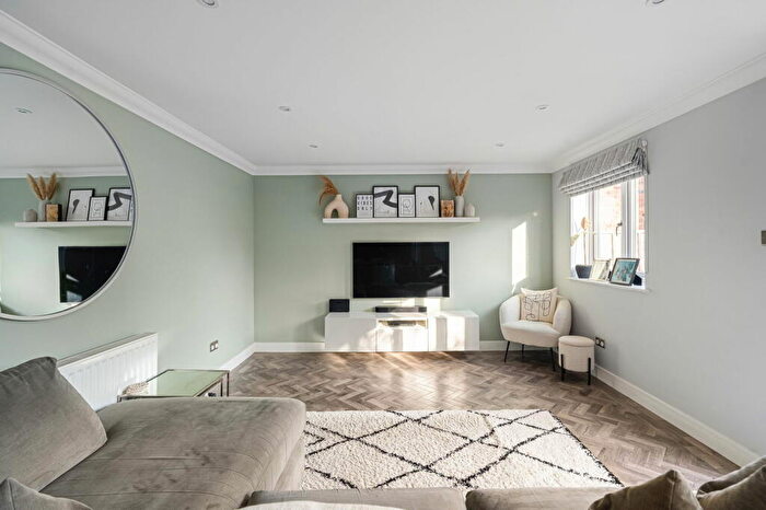 4 Bedroom Detached House For Sale In The Sandpipers, Gravesend, DA12