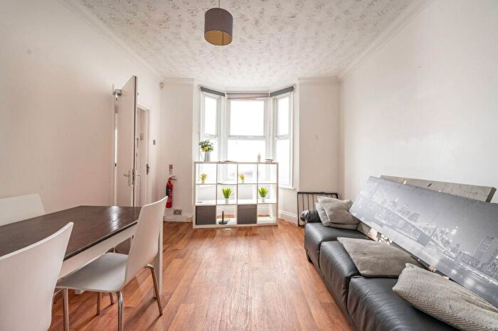 3 Bedroom End Of Terrace House For Sale In Springfield Road, Walthamstow, London, E17