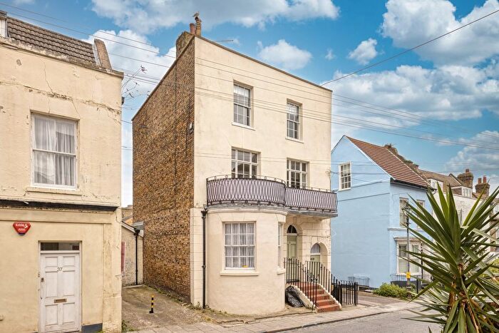 3 Bedroom Flat For Sale In Effingham Street, Ramsgate, Kent, CT11