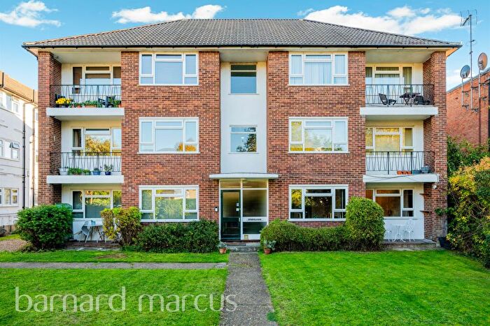 2 Bedroom Apartment For Sale In The Avenue, Surbiton, KT5